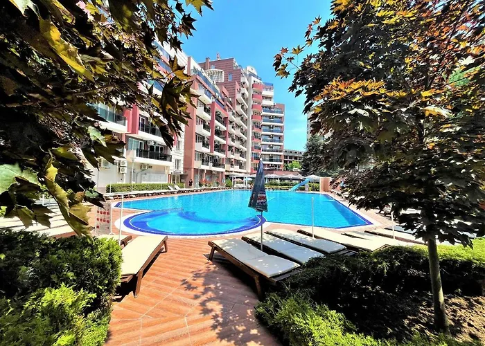 Deluxe Admiral Plaza