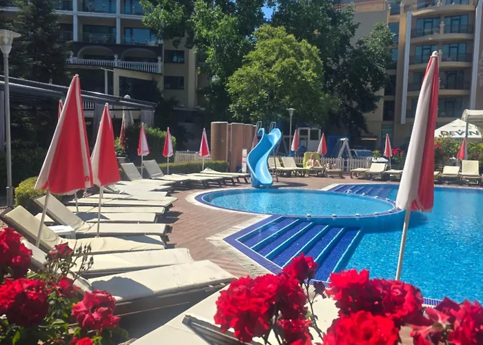Deluxe Admiral Plaza